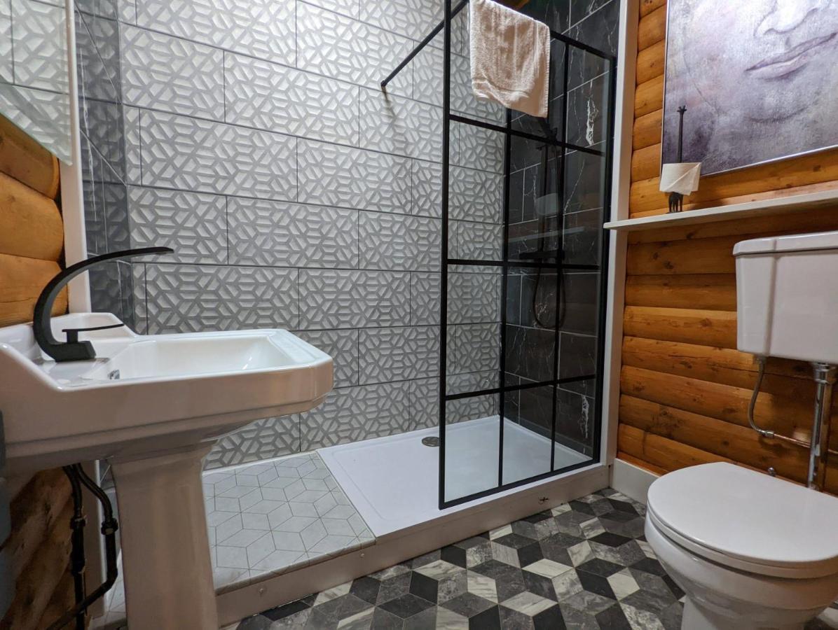Kaoglen-Spruce-Hot Tub-Forrest Setting-Pet Friendly Villa Balnald Eksteriør bilde