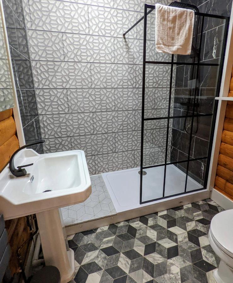 Kaoglen-Spruce-Hot Tub-Forrest Setting-Pet Friendly Villa Balnald Eksteriør bilde